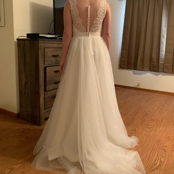 Wedding dress - Picture 2 of 5